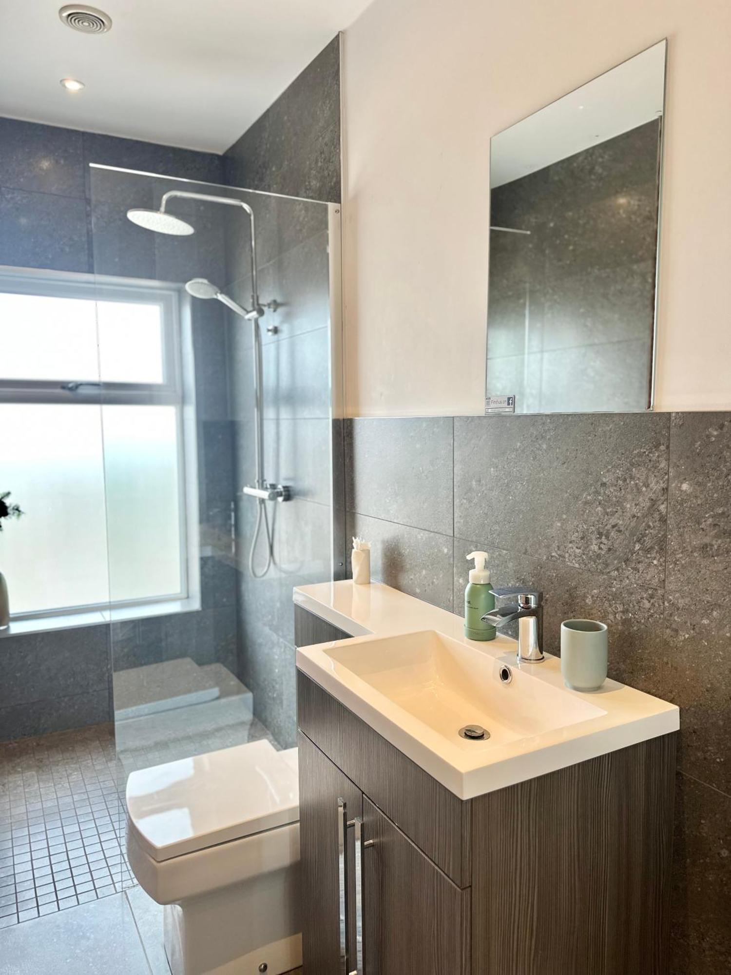 Alsager Town Centre Apartment エクステリア 写真